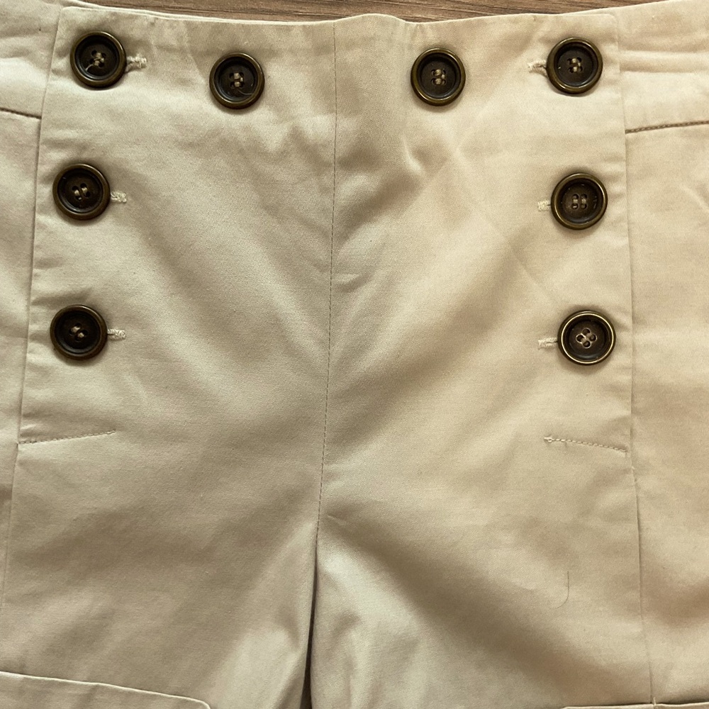 Cache Button Front Shorts - Picture 4 of 10